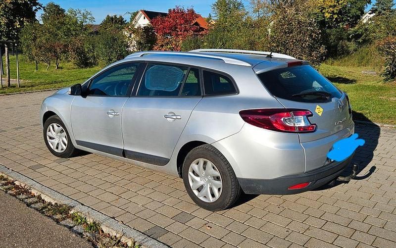 Gebraucht Renault Mégane III 110 PS (80 kW) 2013 Silber Limousine