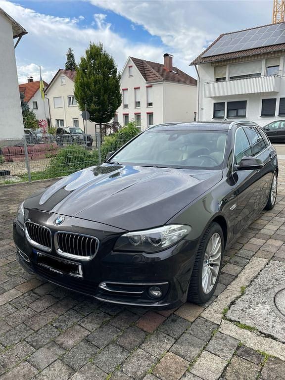 Braun Gebraucht 2016 BMW 520 Luxury Line Kombi | 13.499 € (Fairer Preis) - Bild 1/4