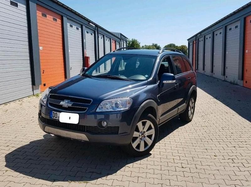 Grau Gebraucht 2007 Chevrolet Captiva SUV | 3.150 € (Guter Preis) - Bild 1/4