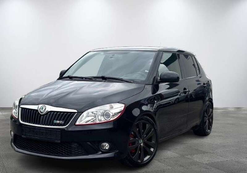 Schwarzmagic perleffekt Gebraucht 2012 Skoda Fabia RS Kleinwagen | 6.950 € (Fairer Preis) - Bild 1/4
