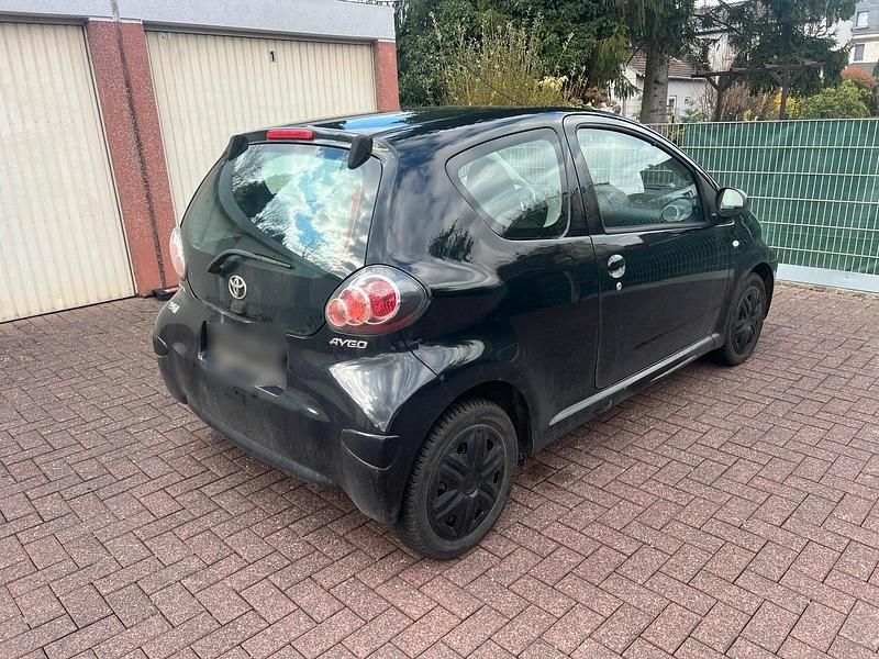 Gebraucht Toyota Aygo 69 PS (50 kW) 2009 Schwarz Kleinwagen