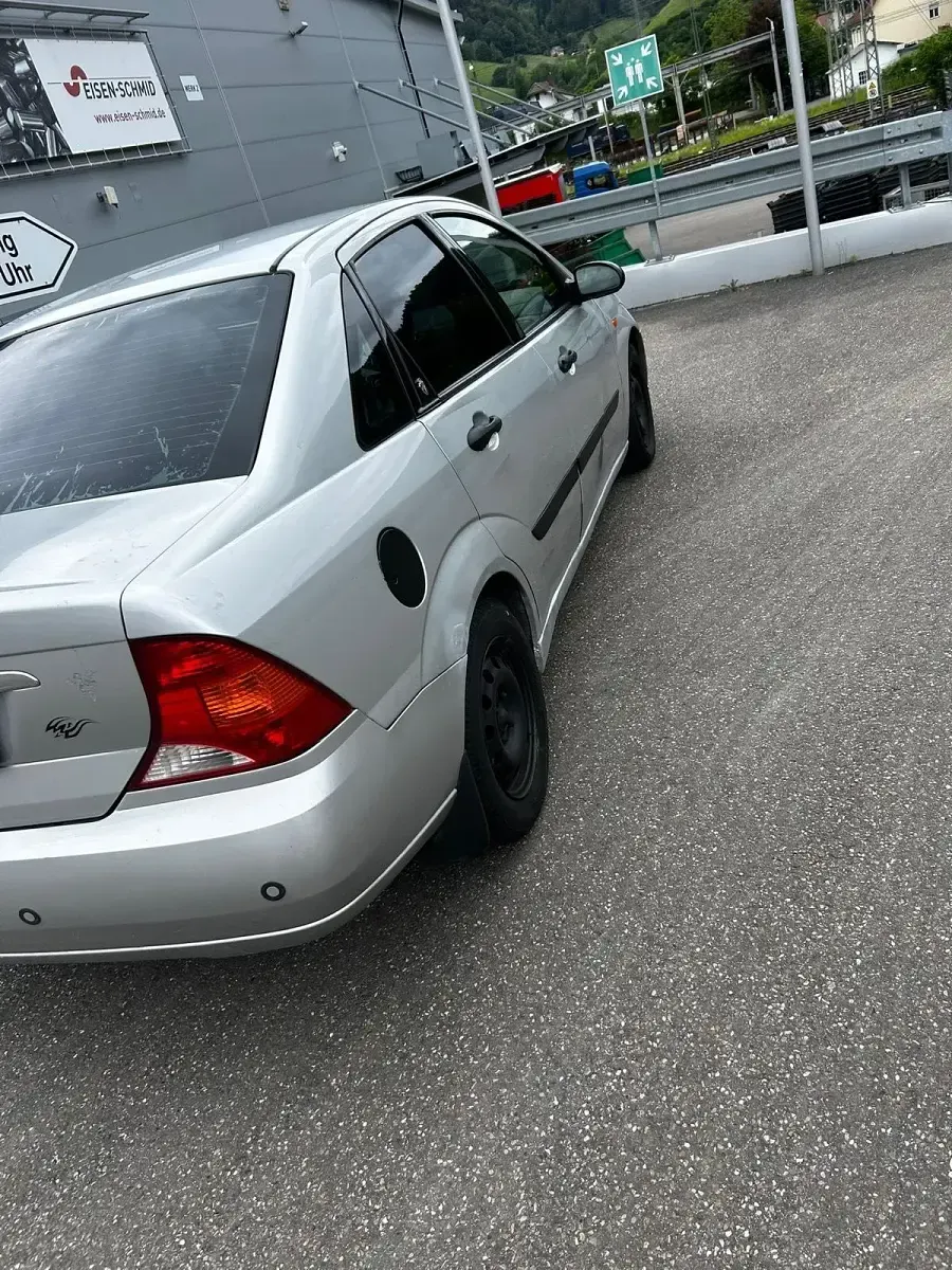 Gebraucht Ford Focus 101 PS (74 kW) 1999 Grau Kleinwagen