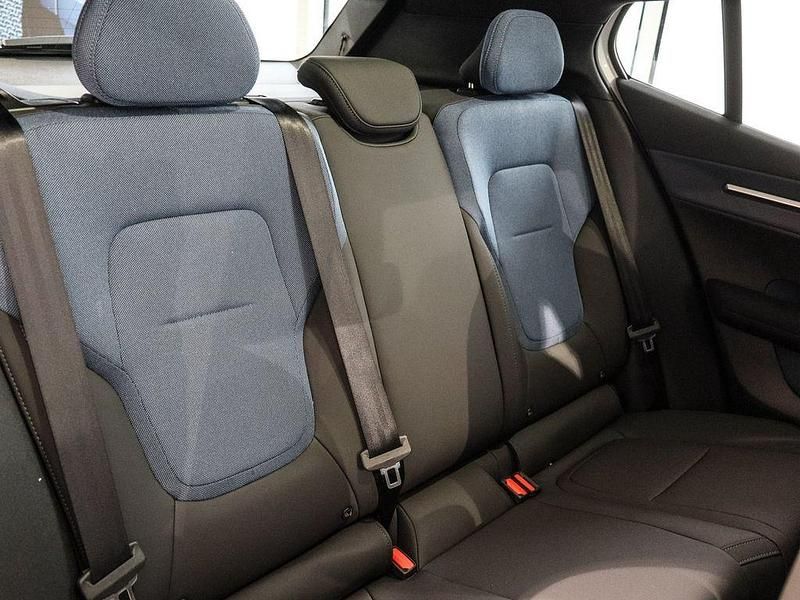 Neu Volvo EX30 CC Performance 314 kW (428 PS) 2025 Weiss SUV