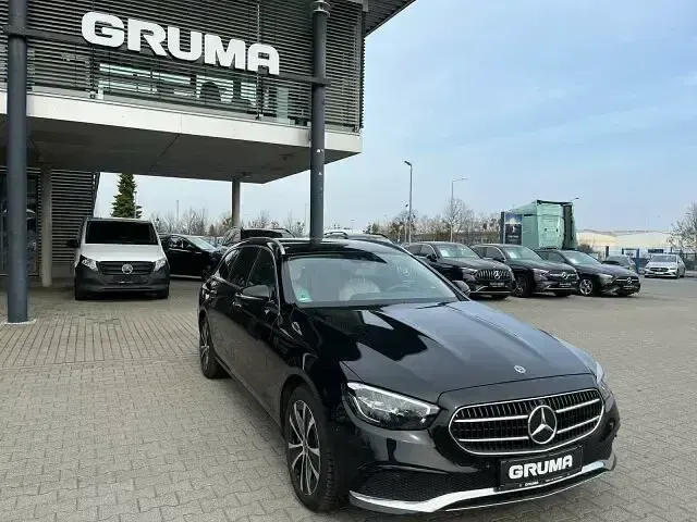 Gebraucht Mercedes E300 Avantgarde 306 PS (225 kW) 2022 Lack obsidianschwarz Kombi