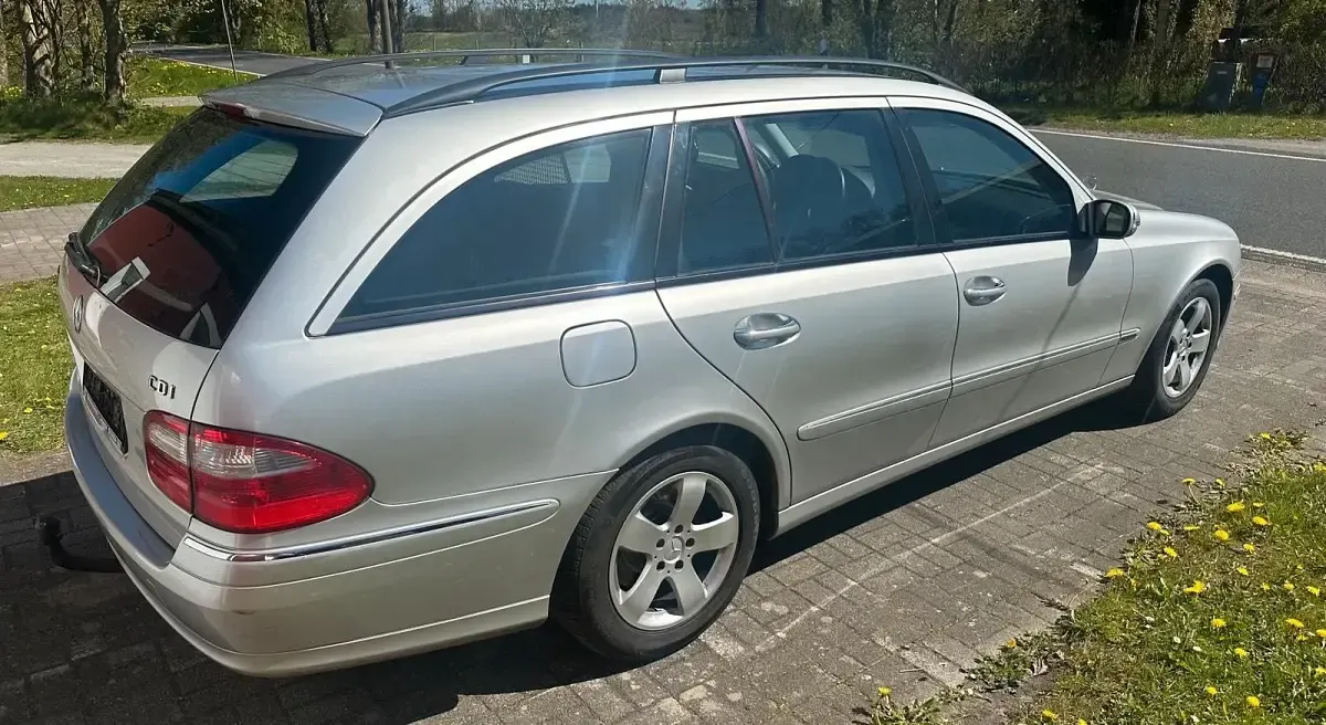 Second-hand Mercedes E270 177 CP (130 kW) 2005 Argintiu Break