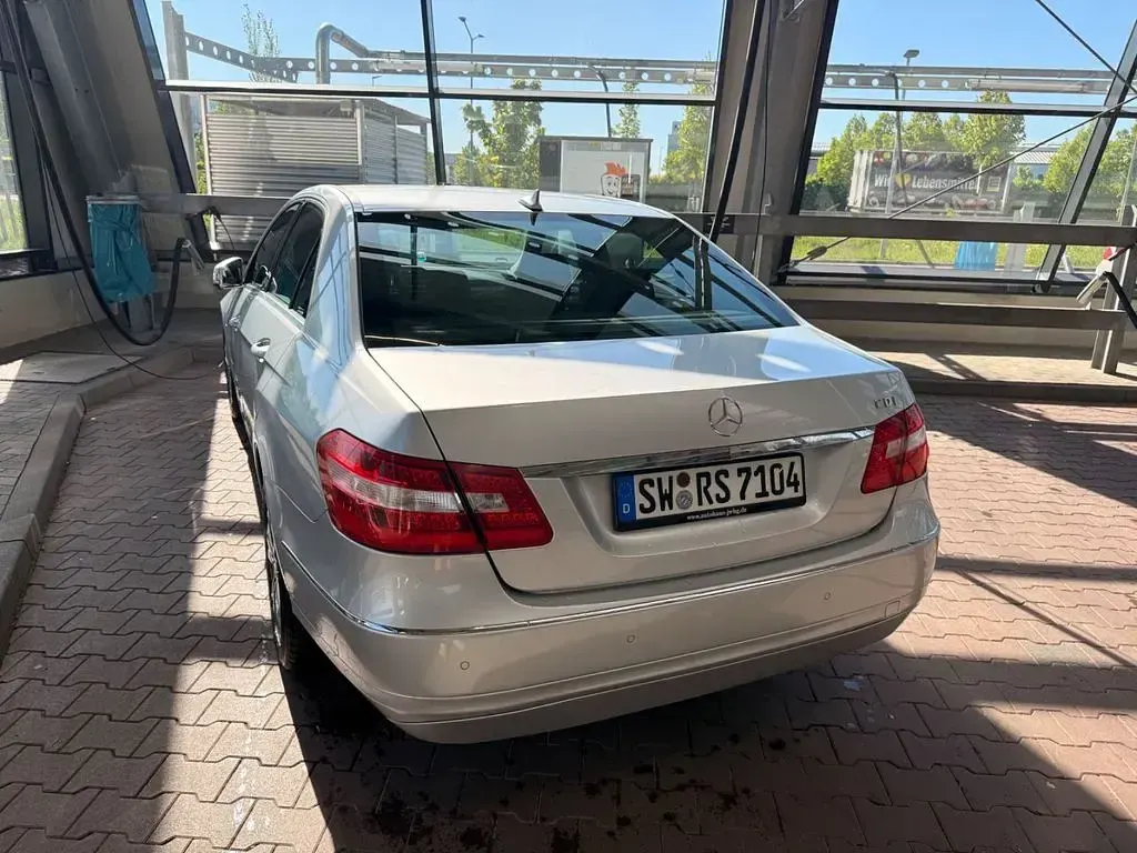 Gebraucht Mercedes E250 Elegance 204 PS (150 kW) 2009 Silber Limousine