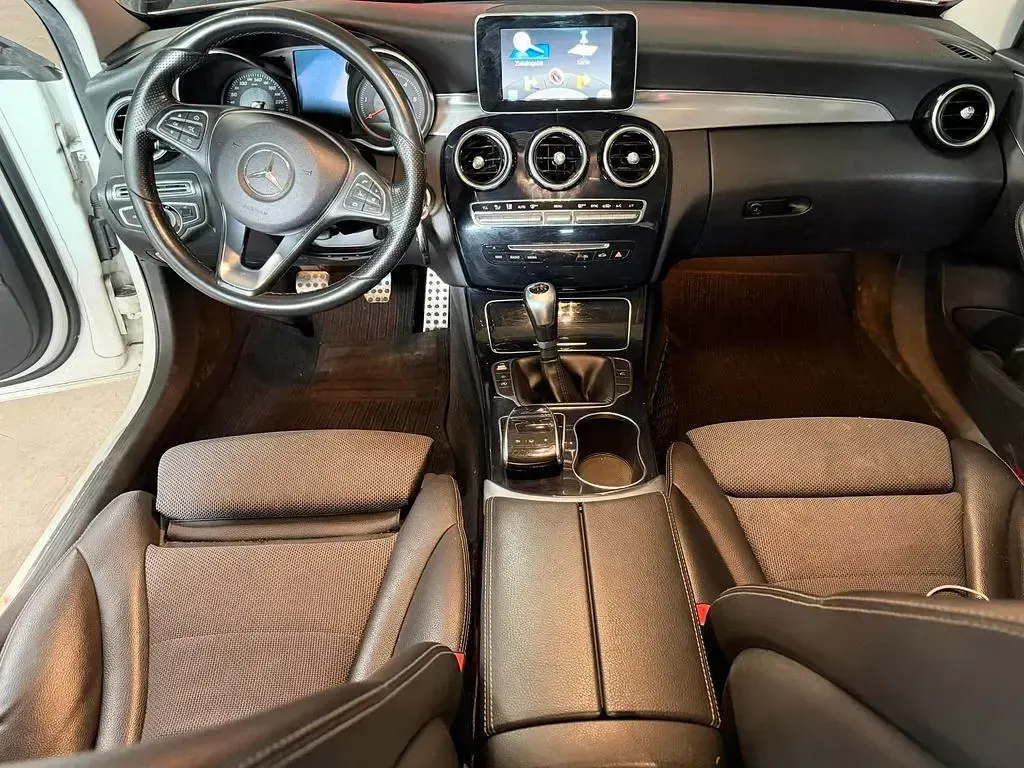 Gebraucht Mercedes C200 Avantgarde 136 PS (100 kW) 2015 Weiß Limousine