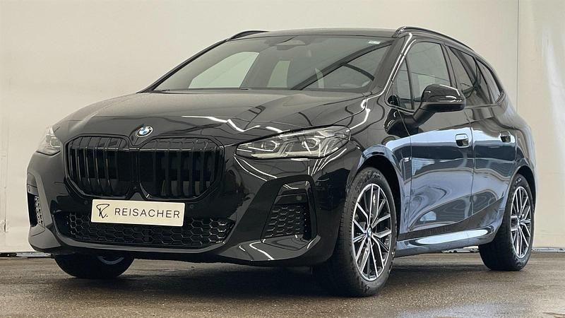 Saphirschwarz Neu 2025 BMW 223 Active Tourer Luxury Line Van / Kleinbus | 47.795 € - Bild 1/4
