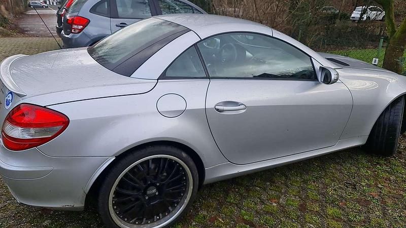 Gebraucht Mercedes SLK280 231 PS (169 kW) 2006 Silber Cabrio