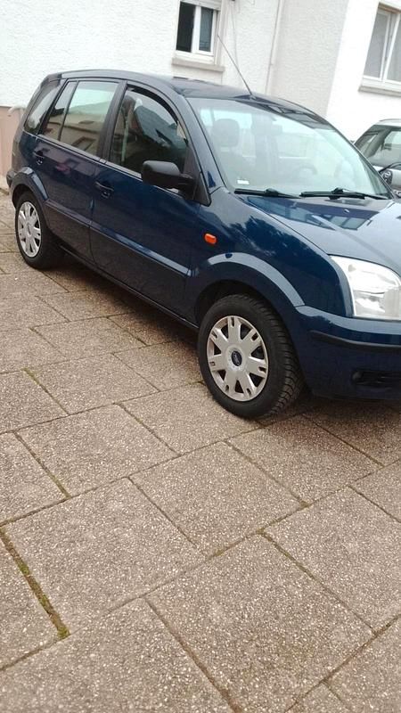 Second-hand Ford Fusion 70 CP (51 kW) 2002 Albastru Hatchback