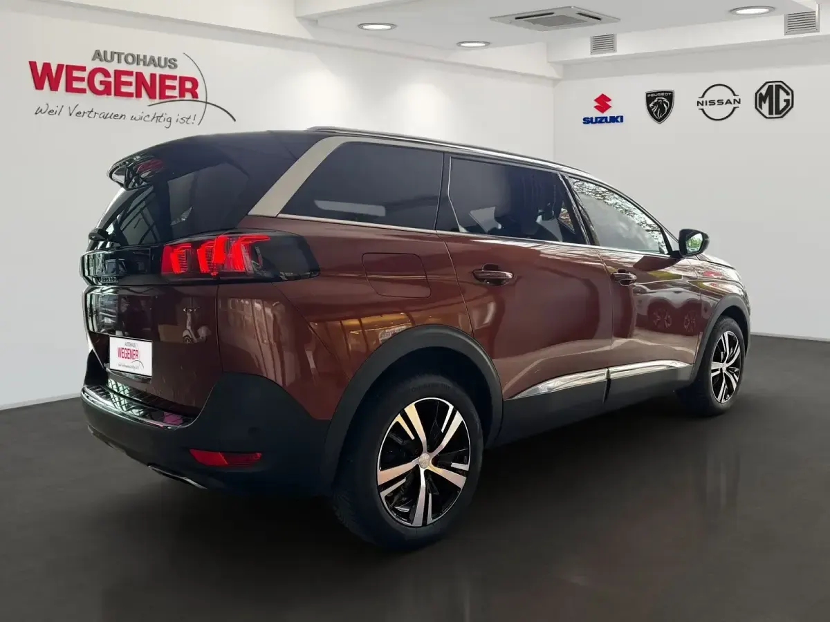 Gebraucht Peugeot 5008 GT 131 PS (96 kW) 2023 Copper braun met. Van / Kleinbus