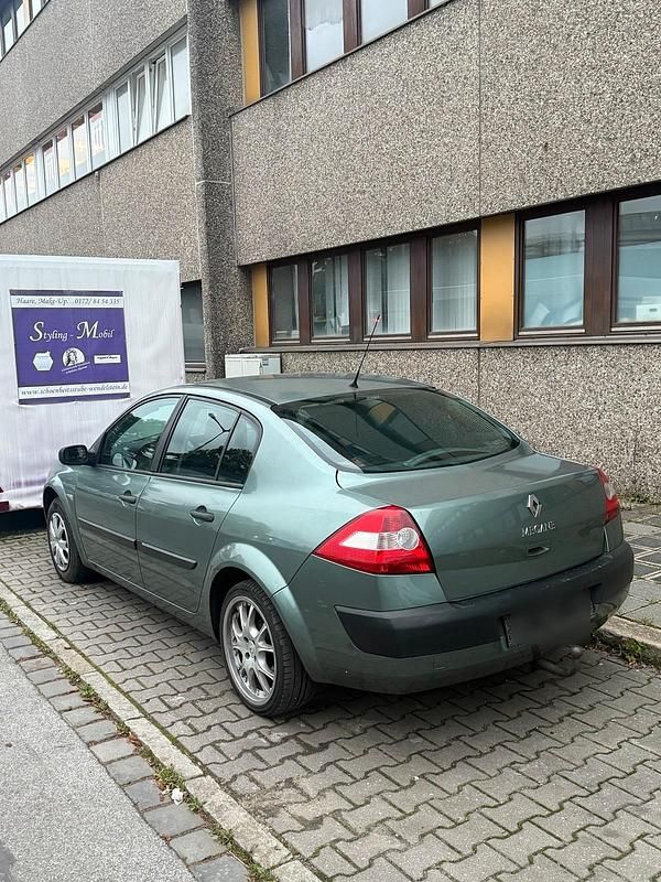 Grün Gebraucht 2003 Renault Mégane II Limousine | 1.500 € (Fairer Preis) - Bild 1/4