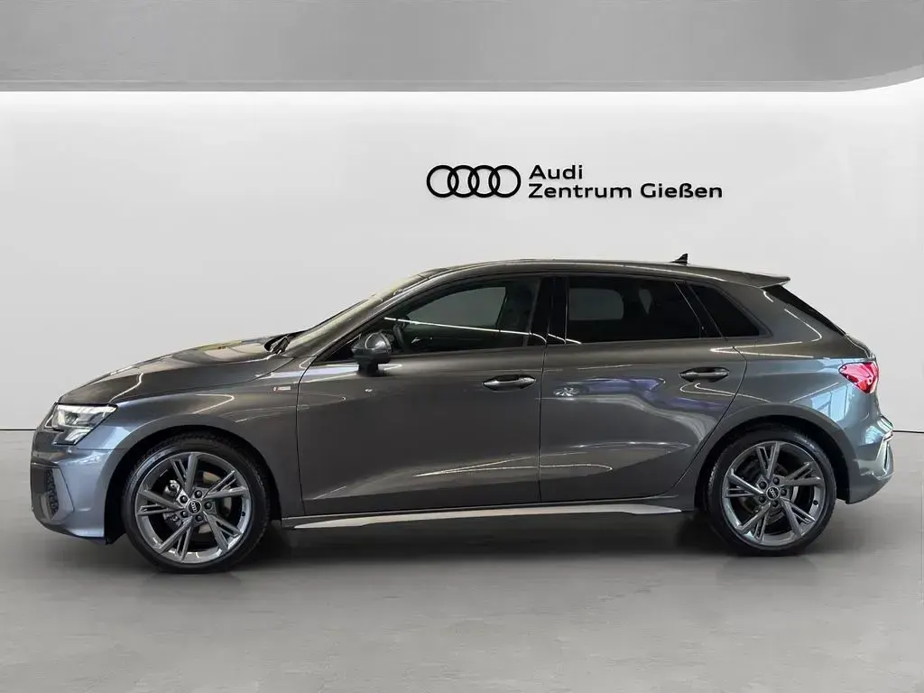 Second-hand Audi A3 S-Line 110 CP (80 kW) 2023 Gri Berlinǎ