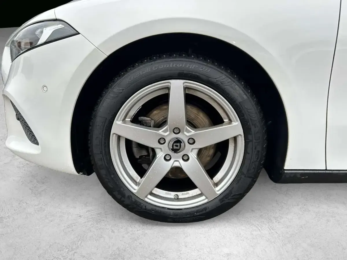 Gebraucht Mercedes A200 163 PS (119 kW) 2022 Unilack polarweiß Limousine
