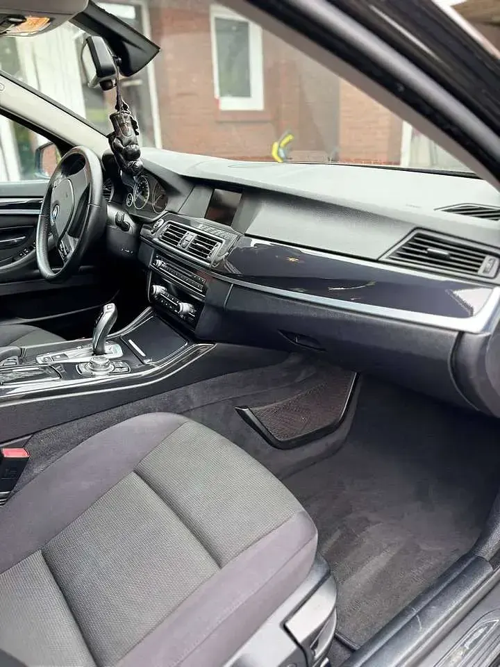 Gebraucht BMW 520 Sport Line 184 PS (135 kW) 2012 Schwarz Kombi