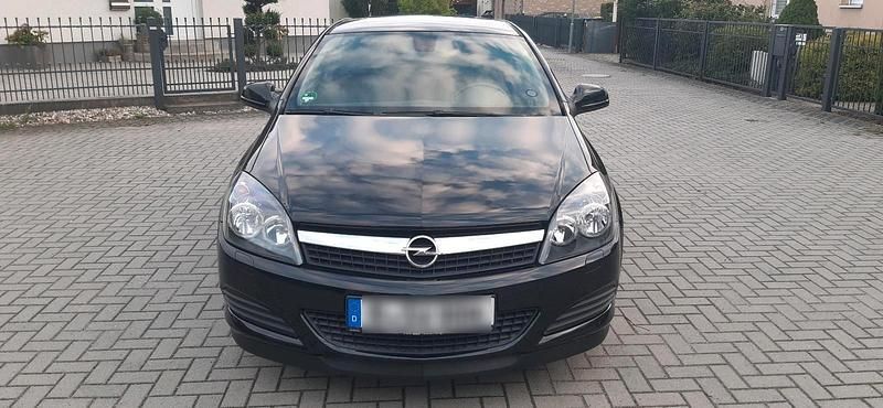 Schwarz Gebraucht 2009 Opel Astra GTC Coupé | 3.800 € (Fairer Preis) - Bild 1/4