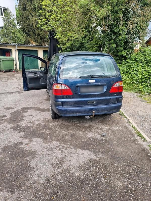 Second-hand Ford Galaxy 116 CP (85 kW) 2004 Albastru Monovolum