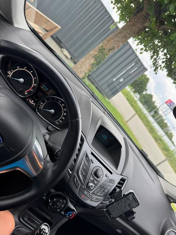 Gebraucht Ford Fiesta 60 PS (44 kW) 2014 Schwarz Kleinwagen