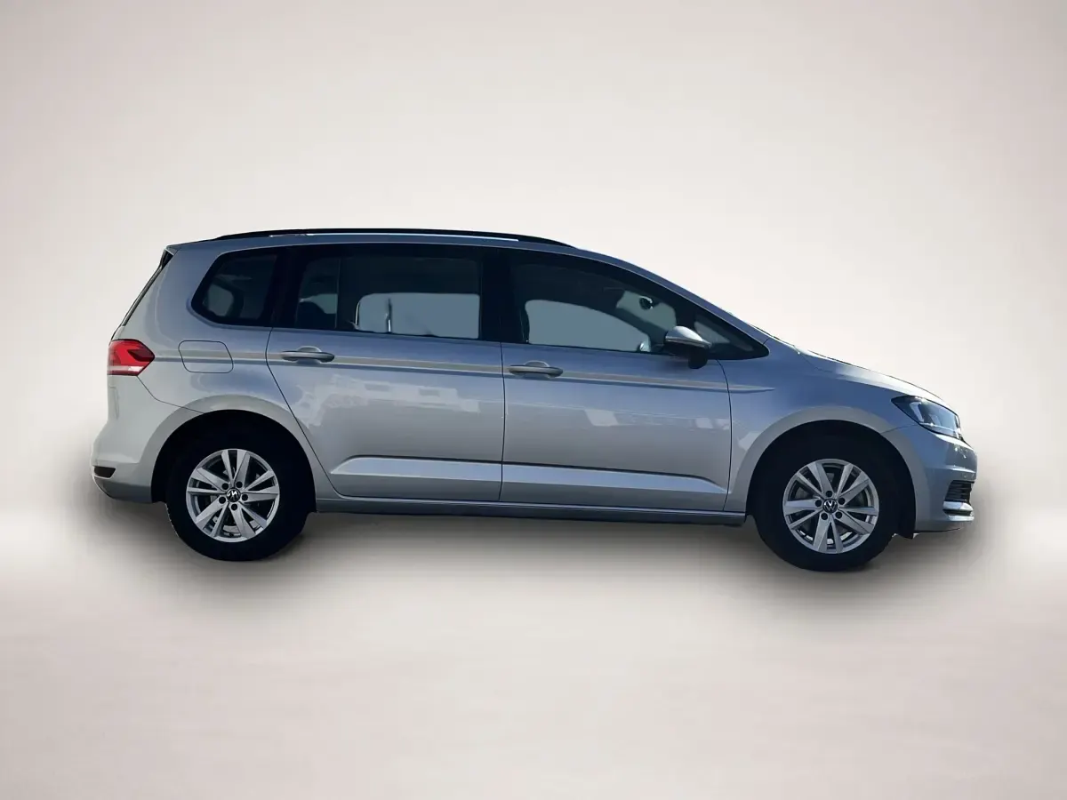 Gebraucht VW Touran Comfortline 150 PS (110 kW) 2023 Silber Van / Kleinbus