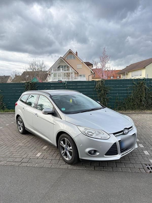 Gebraucht Ford Focus Champions Edition 101 PS (74 kW) 2013 Silber Kombi