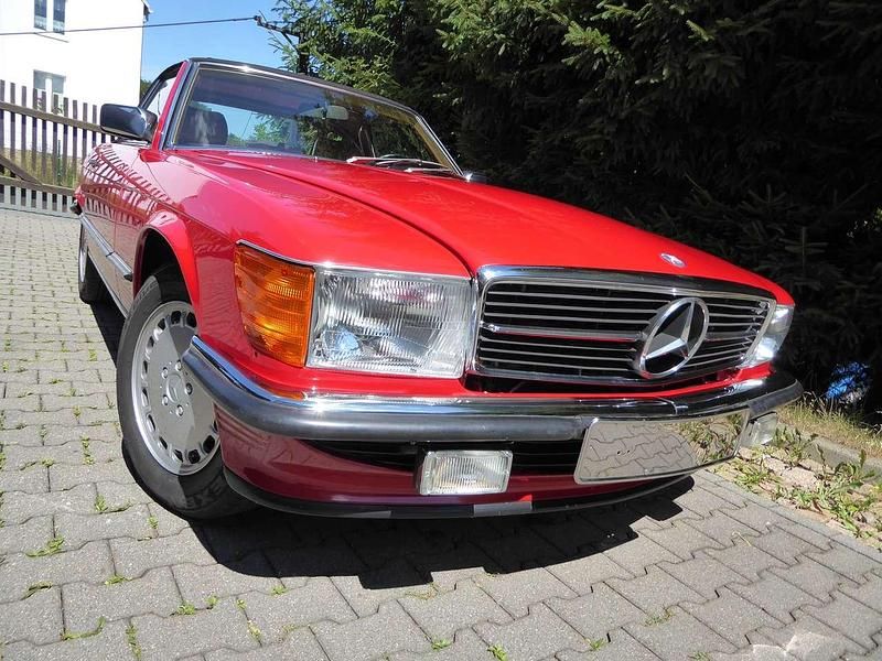 Rot Gebraucht 1988 Mercedes 560 Cabrio | 41.900 € - Bild 1/4