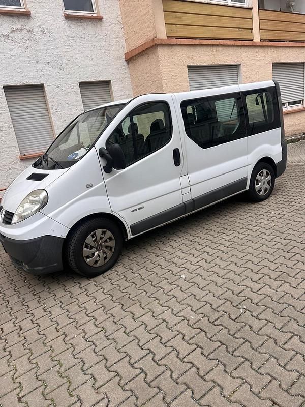 Second-hand Renault Trafic 145 CP (106 kW) 2010 Alb Monovolum