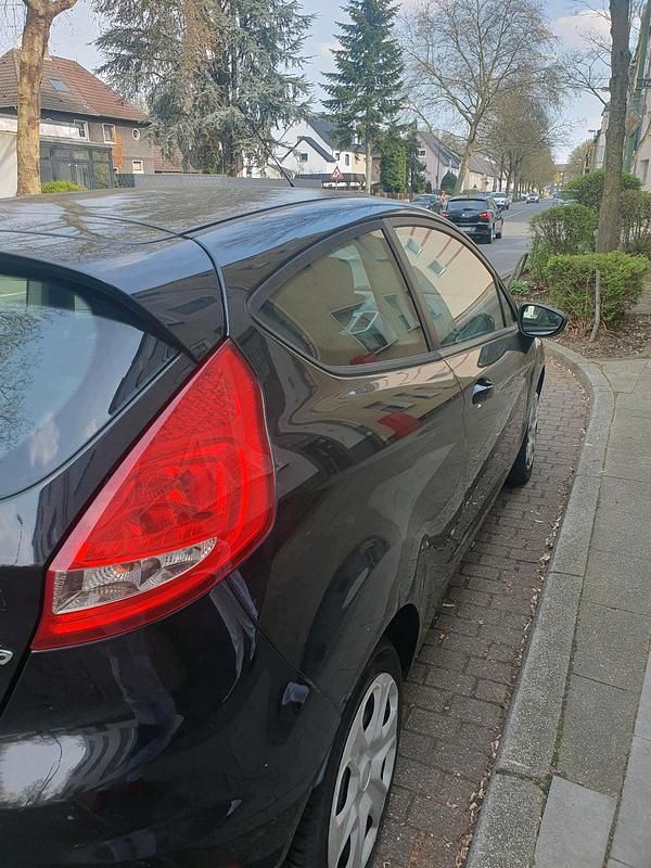 Gebraucht Ford Fiesta 82 PS (60 kW) 2011 Schwarz Kleinwagen
