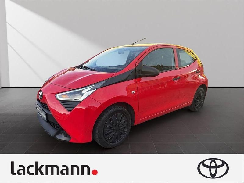 Rot Gebraucht 2020 Toyota Aygo Business Edition Kleinwagen | 11.990 € (Etwas zu teuer) - Bild 1/4