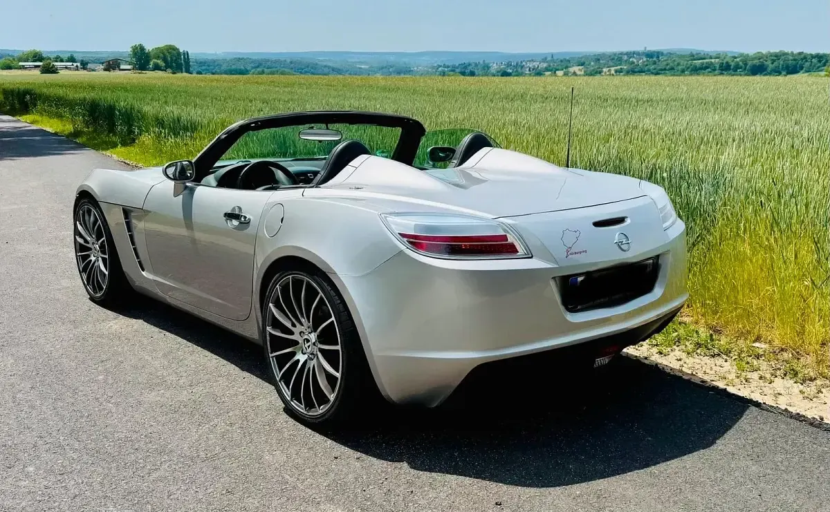 Gebraucht Opel GT 264 PS (194 kW) 2009 Silber Cabrio