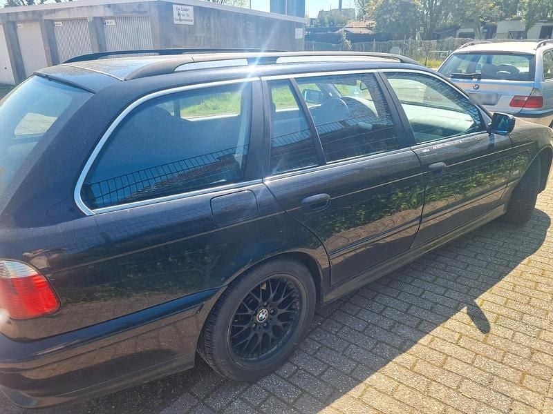 Second-hand BMW 520 170 CP (125 kW) 2002 Negru Break