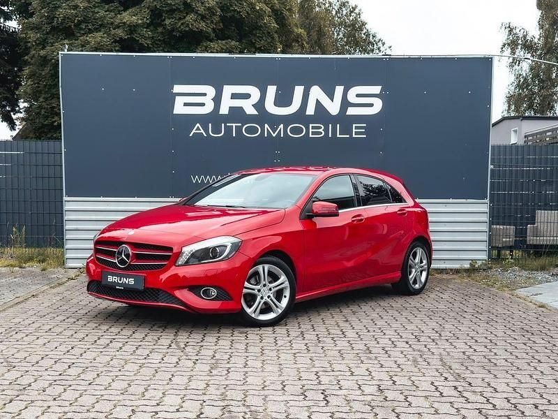 Rot Gebraucht 2012 Mercedes A180 Style Limousine | 9.880 € (Superpreis) - Bild 1/4