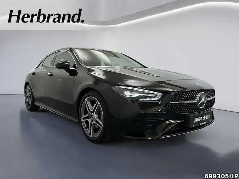 Gebraucht Mercedes CLA180 AMG 136 PS (100 kW) 2025 Metalliclack kosmosschwarz Limousine