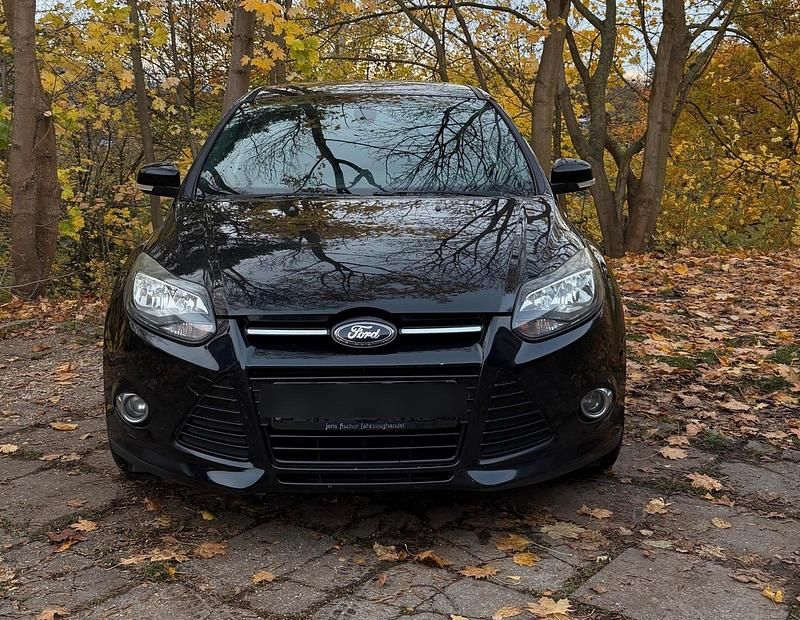 Schwarz Gebraucht 2011 Ford Focus Kombi | 5.900 € (Fairer Preis) - Bild 1/4