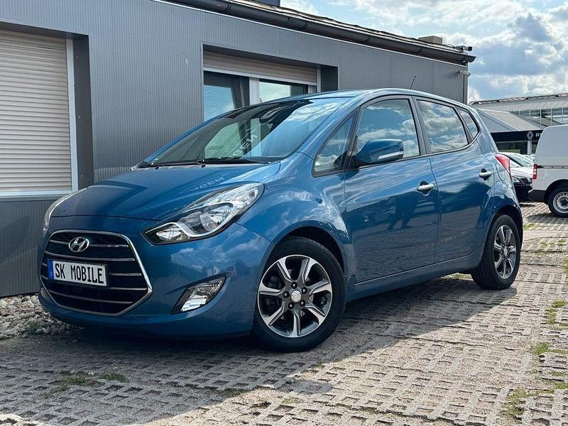 Blau Gebraucht 2016 Hyundai ix20 Van / Kleinbus | 6.999 € (Guter Preis) - Bild 1/4