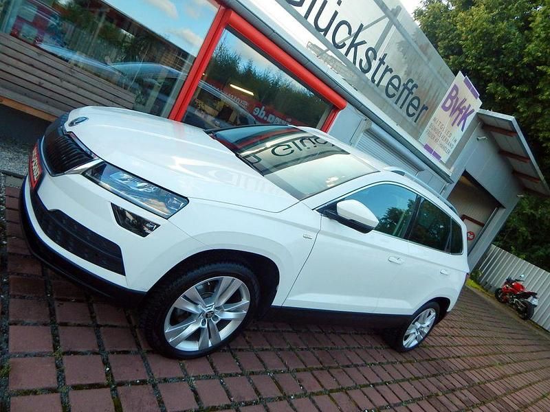 Weiß Gebraucht 2020 Skoda Karoq Ambition SUV | 22.950 € (Fairer Preis) - Bild 1/4