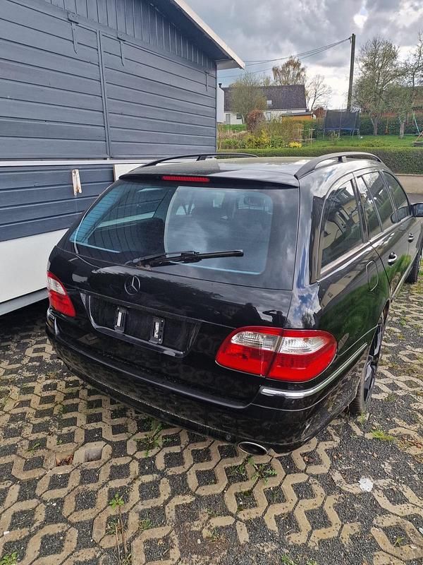 Second-hand Mercedes E500 306 CP (225 kW) 2004 Negru Break