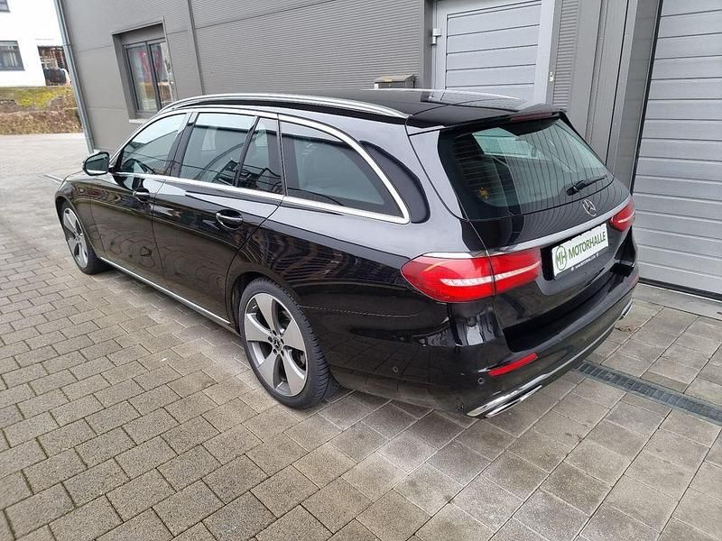 Gebraucht Mercedes E220 Avantgarde 194 PS (142 kW) 2017 Schwarz Limousine