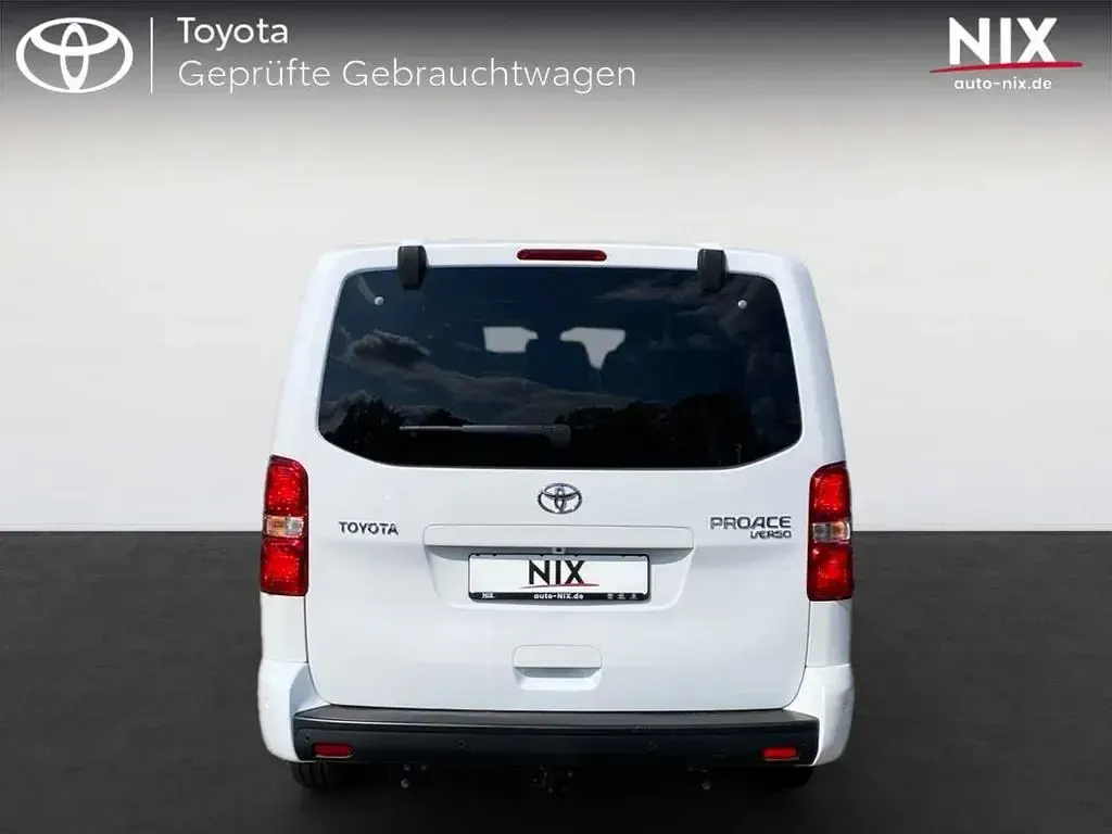 Gebraucht Toyota Proace Verso Edition 177 PS (130 kW) 2022 Schaumweiß Kombi