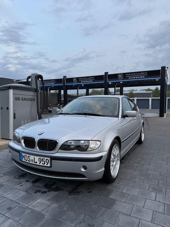 Silber Gebraucht 2002 BMW 320 Sport Line Limousine | 4.700 € (Etwas zu teuer) - Bild 1/4