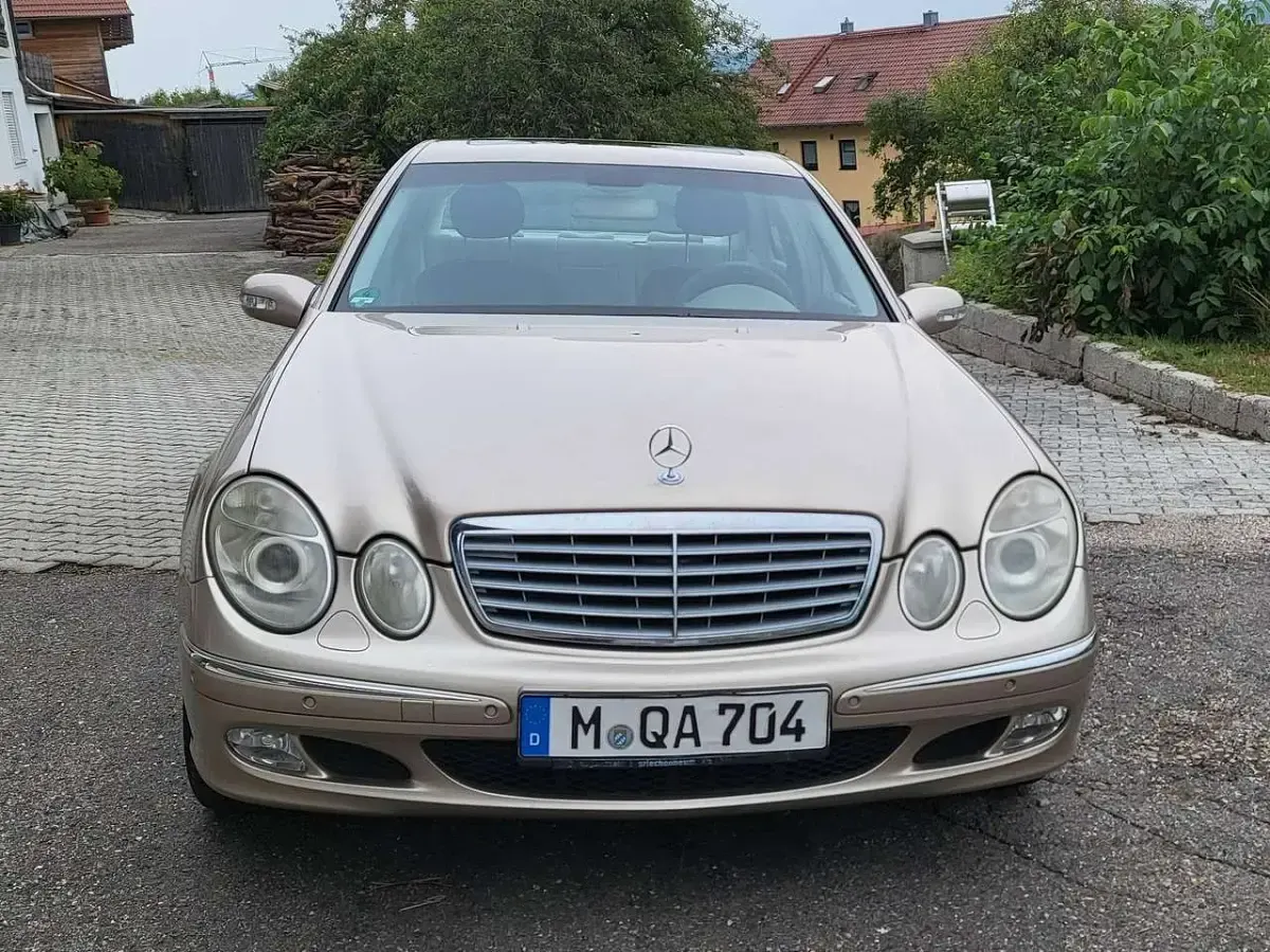 Gebraucht Mercedes E200 Avantgarde 163 PS (119 kW) 2003 Gold Limousine