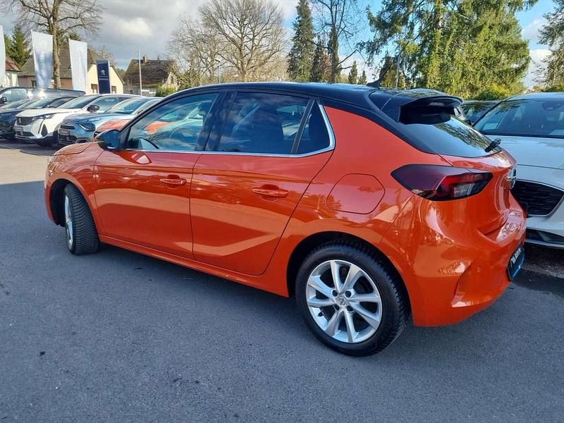 Gebraucht Opel Corsa Elegance 101 PS (74 kW) 2023 Lackierung peperoncino red/typ aussenverkleidung metalliclackierung Limousine