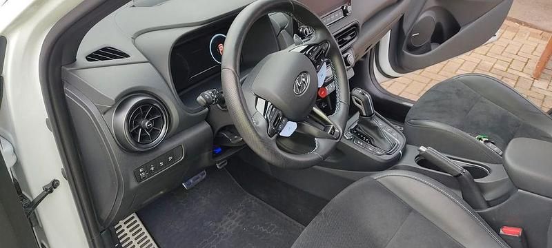 Gebraucht Hyundai Kona 280 PS (205 kW) 2023 Weiß SUV