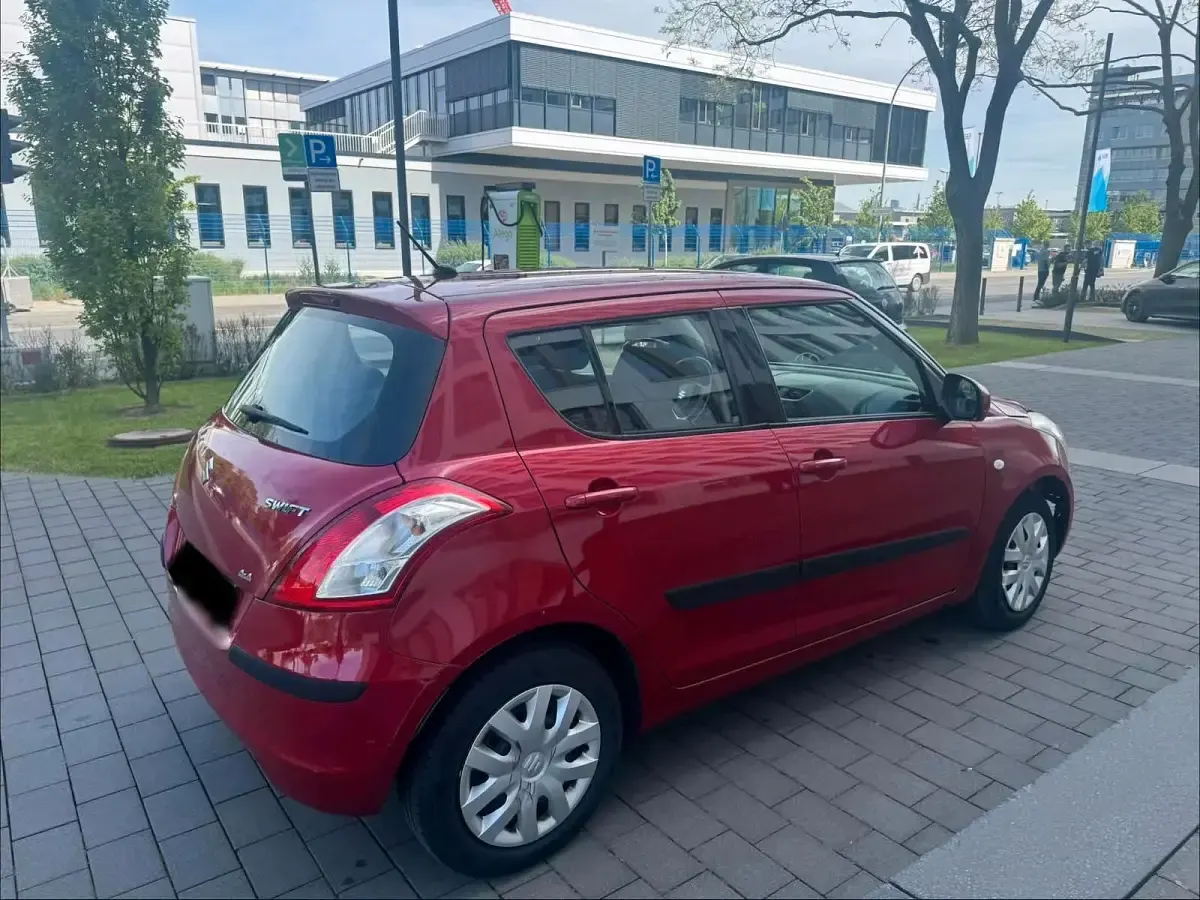 Gebraucht Suzuki Swift 94 PS (69 kW) 2011 Rot Kleinwagen