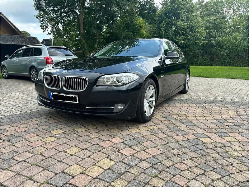 Schwarz Gebraucht 2010 BMW 530 Limousine | 7.990 € (Guter Preis) - Bild 1/4