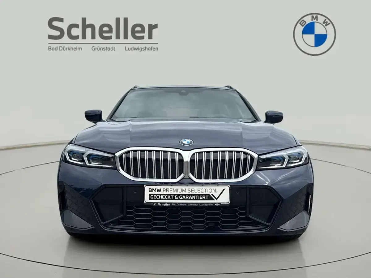 Gebraucht BMW 330 Sport Line 245 PS (180 kW) 2023 Bmw individual tansanitblau Kombi