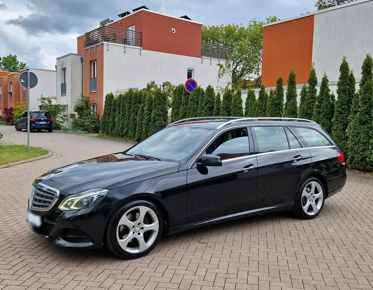 Gebraucht Mercedes E300 231 PS (169 kW) 2014 Schwarz Kombi