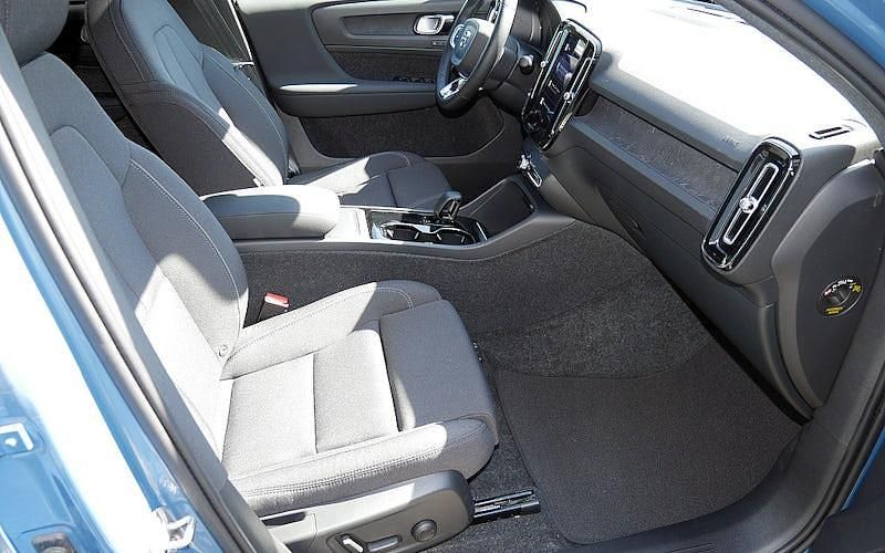 Gebraucht Volvo EC40 Core 175 kW (238 PS) 2024 Blau SUV