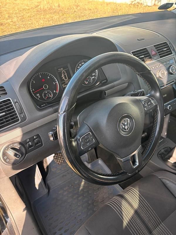 Gebraucht VW Touran 105 PS (77 kW) 2012 Schwarz Van / Kleinbus