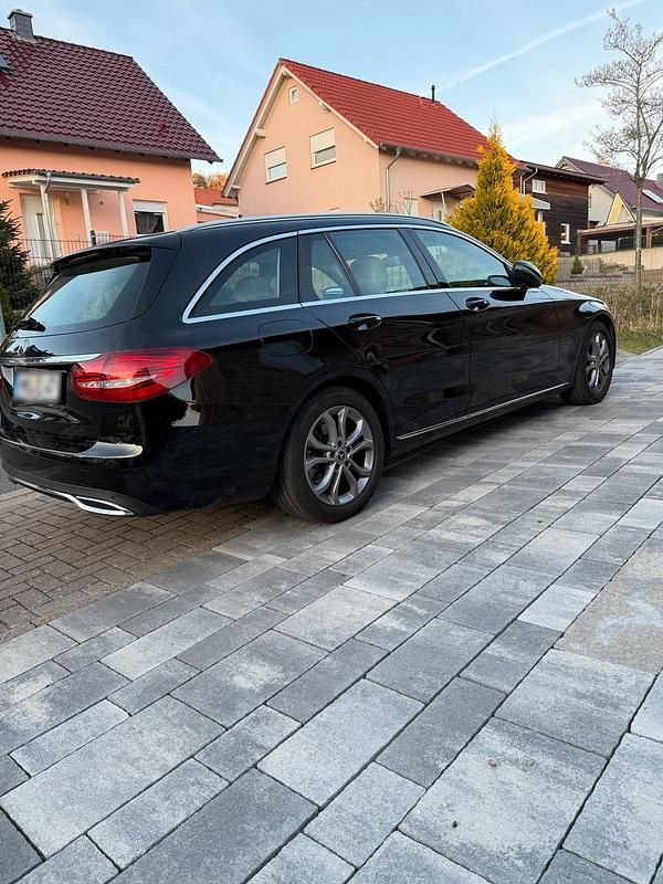 Gebraucht Mercedes C180 156 PS (114 kW) 2017 Schwarz Kombi