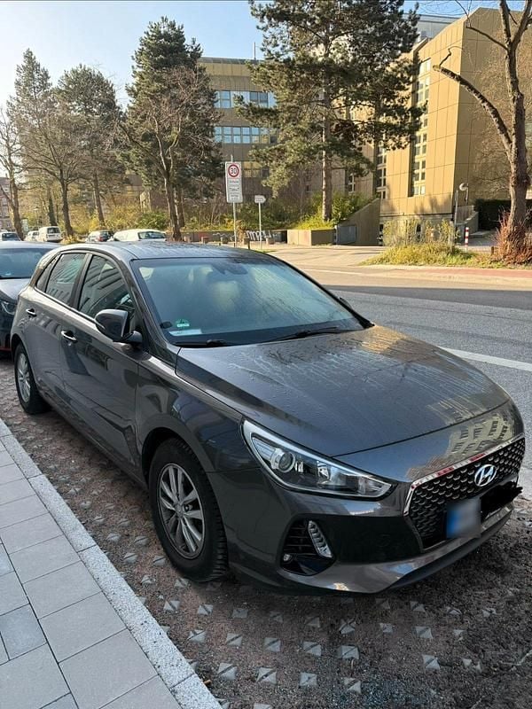 Gebraucht Hyundai i30 Select 110 PS (80 kW) 2018 Braun Limousine